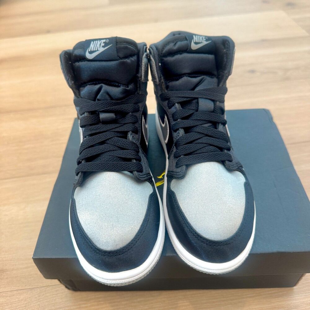 AIR JORDAN 1 RETRO HIGH "BLACK/ MEDIUM GREY/ WHITE" PS -Big Kids 3 - NEW in box - Picture 6 of 9